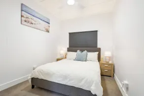 Seaside Serenity: Modern Cottage with Spa - Image 5