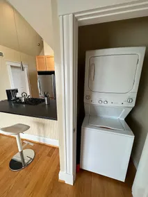 Bright & Cozy 1BR in Charming Mt Adams + Parking - Image 2