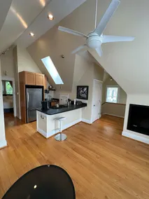 Bright & Cozy 1BR in Charming Mt Adams + Parking - Image 5