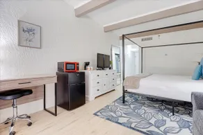 Beautiful King Suite w/Exclusive Resort Pool Pass! - Image 5