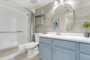 Beautiful King Suite w/Exclusive Resort Pool Pass! - Image 2
