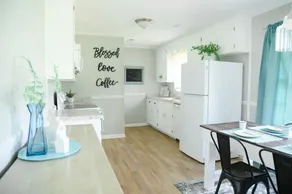 Peaceful 3BR/2BA Near EVERYTHlNG - Image 2