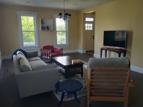 Centre Hall Farmhouse - Image 5