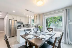 Elegant Cozy Retreat | Two Free Parking Spots - Image 2