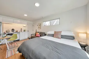 Amazing Apt, King Bed, Kitchen, Walker's Paradise - Image 3