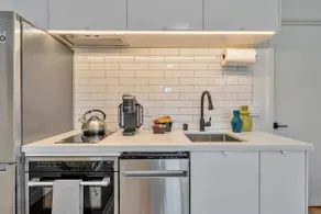 Amazing Apt, King Bed, Kitchen, Walker's Paradise - Image 4