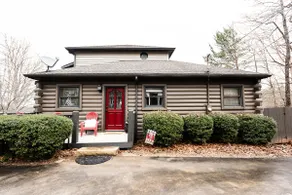 Gorgeous Lake View Log Cabin with Hot Tub! - Image 2