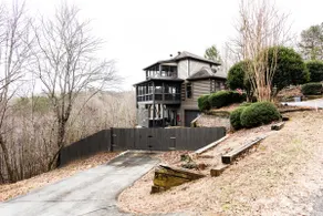 Gorgeous Lake View Log Cabin with Hot Tub! - Image 4