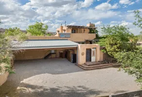 Corrales Adobe Estate for family gatherings - Image 2