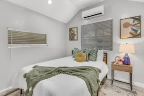 Cozy Charming Blue Cottage Retreat for Your Stay! - Image 3