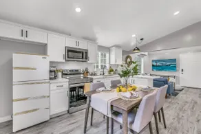Cozy Charming Blue Cottage Retreat for Your Stay! - Image 2