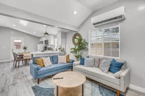 Cozy Charming Blue Cottage Retreat for Your Stay! - Image 4