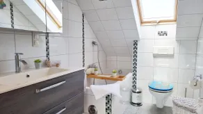 Famous; 24h Check-in, 5 guests, AC & loggia - Image 3