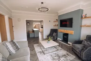 The Dunes - stylish 3-Bed • Walk to Beach & Prom - Image 2
