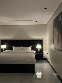 Modern room and lounge, self check-in - Image 2
