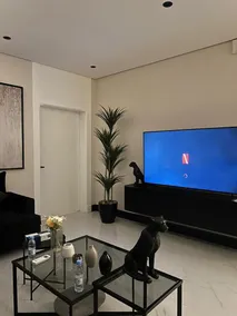 Modern room and lounge, self check-in - Image 4