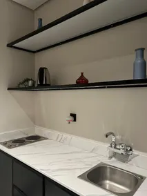 Modern room and lounge, self check-in - Image 5