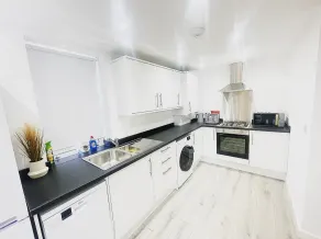 The Elegant Abode NEW-BUILD Central Headington - Image 4
