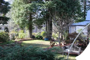 Stylish retreat, gorgeous garden - Image 3