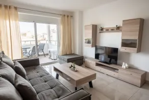 Cozy 2-bedroom Apartment in Piraeus (ERM_E9) - Image 3
