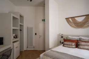Petite luxury ensuite in Antwerp’s old town - Image 5