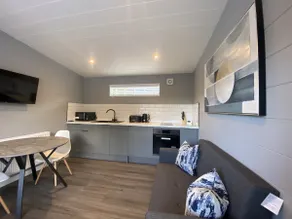 P50 - Studio Pod with Hot Tub - Image 4