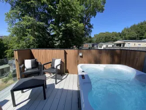 P50 - Studio Pod with Hot Tub - Image 2