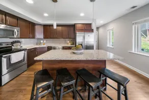 Comfortable 2BR Condo near City Center - Image 2