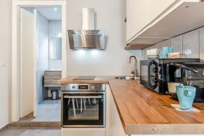 [Private Parking] Designer Condominium in the Center - Image 4