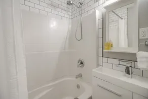 Southside 1 Bedroom Charmer - Image 4