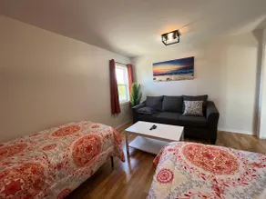 Apt 6 min to airport Wi-Fi+AC+Parking+Laundry - Image 4