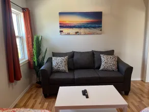 Apt 6 min to airport Wi-Fi+AC+Parking+Laundry - Image 2