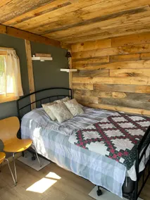 Ocean front rustic cabin - Image 4