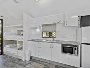 Deluxe Cabin with Private Bathroom - T - Image 2