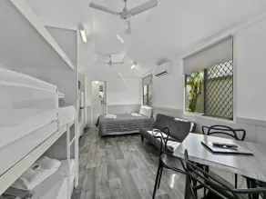 Deluxe Cabin with Private Bathroom - T - Image 4