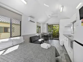 Deluxe Cabin with Private Bathroom - T - Image 3