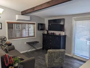 Cozy, private guest house. - Image 2