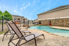 Modern, Gated apart w/ POOL! King Bed! - Image 2