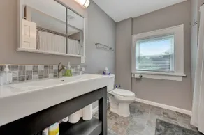 Spacious 5BR Lincoln Home Near UNL & Capital - Image 3