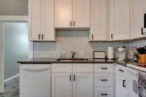 Spacious 5BR Lincoln Home Near UNL & Capital - Image 4