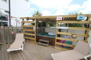The Yellow House by the Sea with hot tub - Image 2