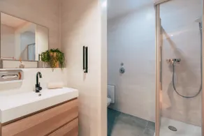 *Metropolitan* luxury in the heart of the old town - Image 5