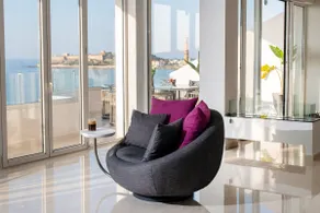 Lost in the view, Luxury Apartment with Seaview - Image 5