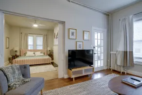 Quaint 1BR Del Ray Apartment - Image 3