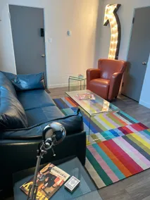 Soleil - Bright & Fun 2BD Suite - Image 2