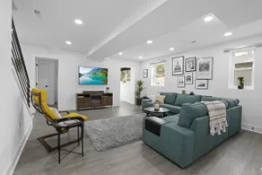 Modern Cozy Suite | Free Parking | Mins to Metro - Image 2