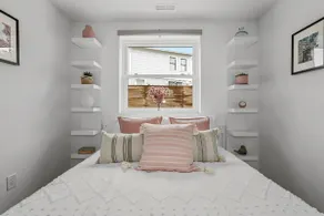 Modern Cozy Suite | Free Parking | Mins to Metro - Image 4