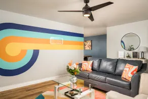 Kid & Pet Friendly- 2 kitchens- Fenced Yard - Image 2