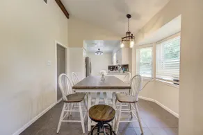 Charming 3BR House • Hwy Access – New Caney - Image 4