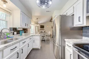 Charming 3BR House • Hwy Access – New Caney - Image 3